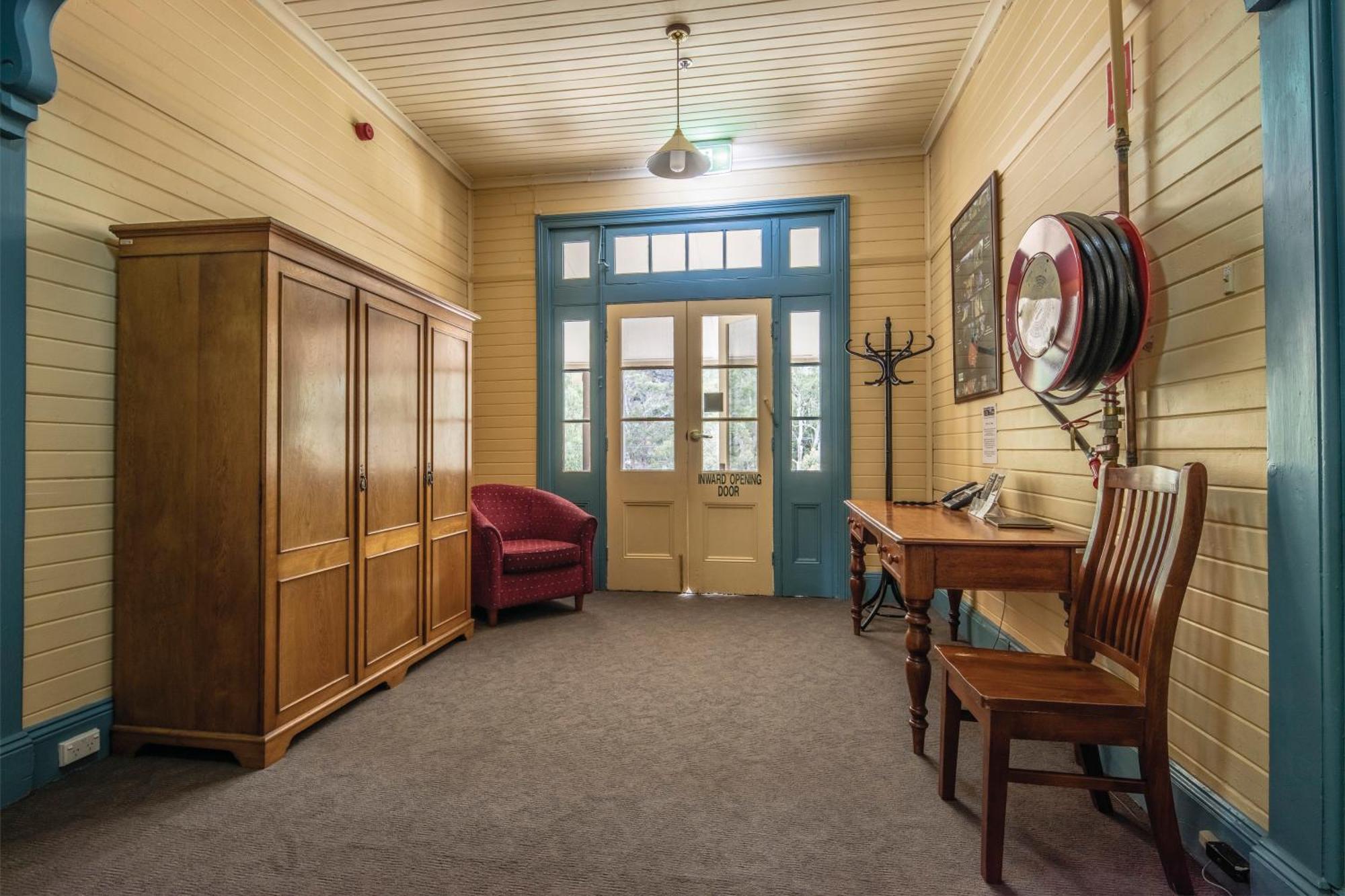 Вилла Yarrangobilly Caves House Номер фото