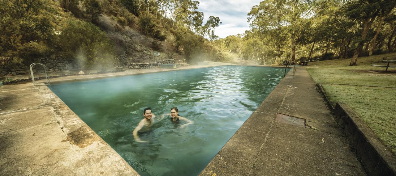 Вилла Yarrangobilly Caves House Экстерьер фото